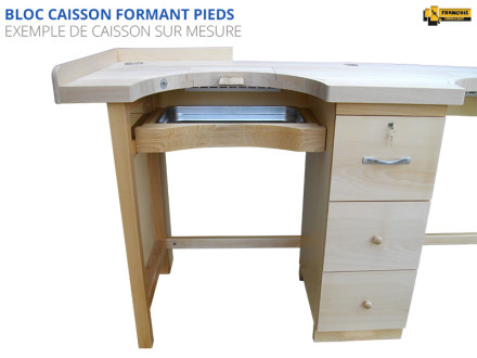 Bloc caisson formant pieds, pour établis. Tout hêtre avec façades et boutons de tiroirs en hêtre massif. Disponible en version standard de 5 et 6 tiroirs ou entièrement sur mesure. Qualité professionelle