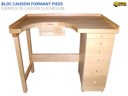 Bloc caisson formant pieds, pour établis. Tout hêtre avec façades et boutons de tiroirs en hêtre massif. Disponible en version standard de 5 et 6 tiroirs ou entièrement sur mesure. Qualité professionelle