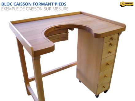 Bloc caisson formant pieds, pour établis. Tout hêtre avec façades et boutons de tiroirs en hêtre massif. Disponible en version standard de 5 et 6 tiroirs ou entièrement sur mesure. Qualité professionelle